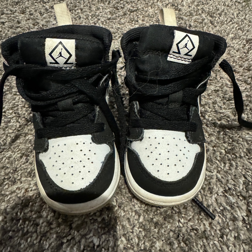 Nike Air Jordan Mid 1